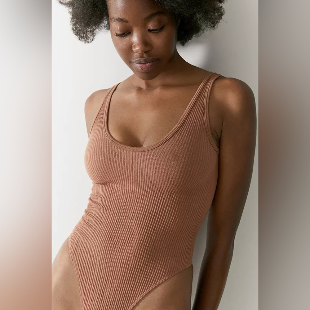 OUT FROM UNDER | Peach Ribbed Bodysuit Sz M/L